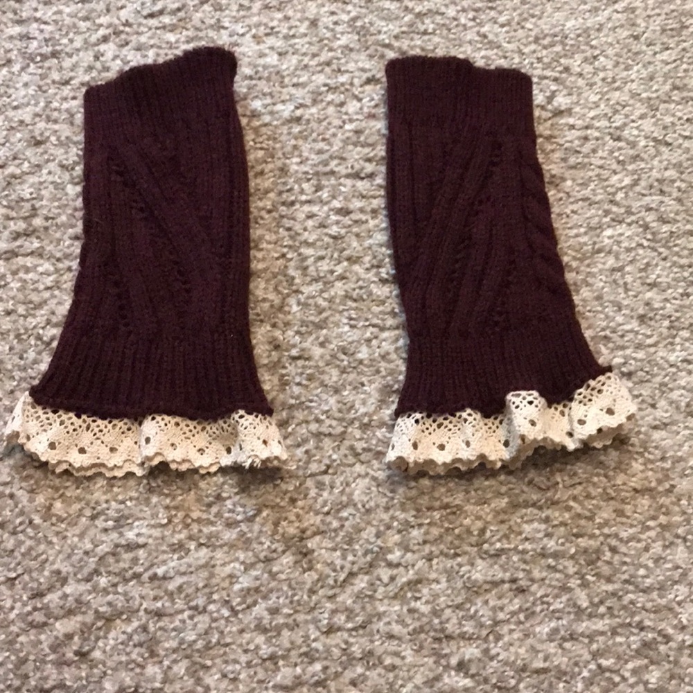 NWOT  Maroon/ Red Boot Liners